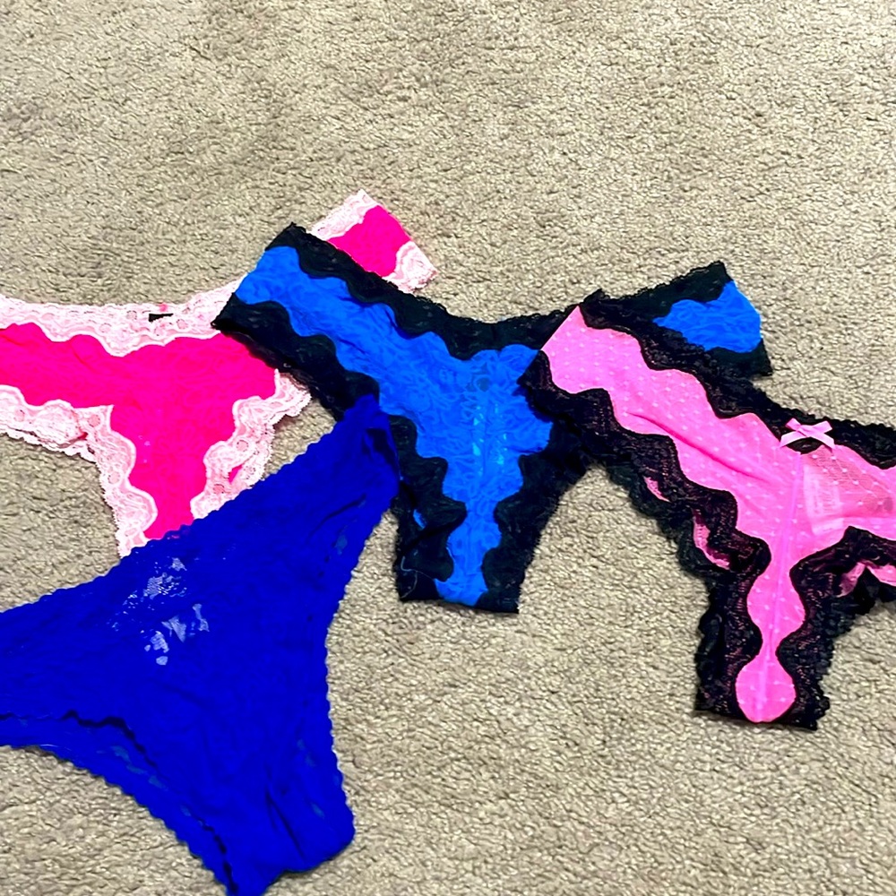 NWT Victoria’s Secret Lacie cheekies L